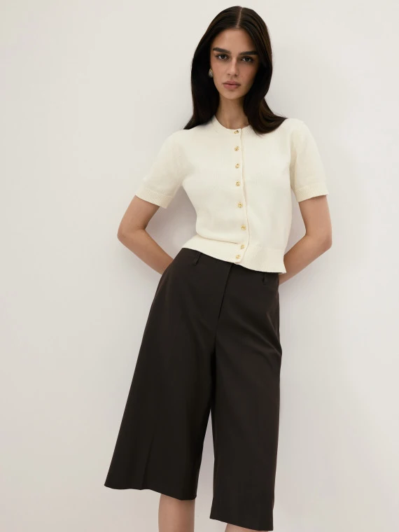 High-waisted chocolate-coloured Bermuda shorts