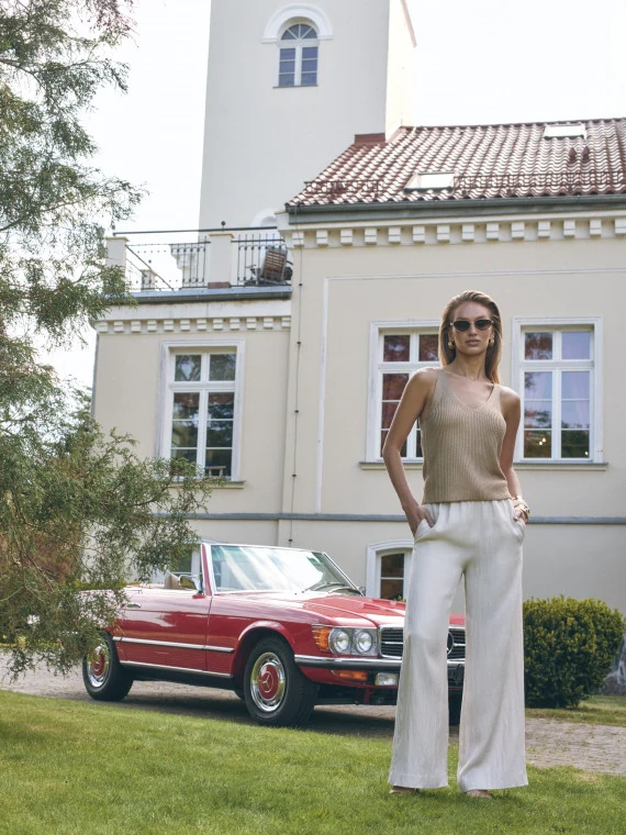 Loose-fitting beige trousers
