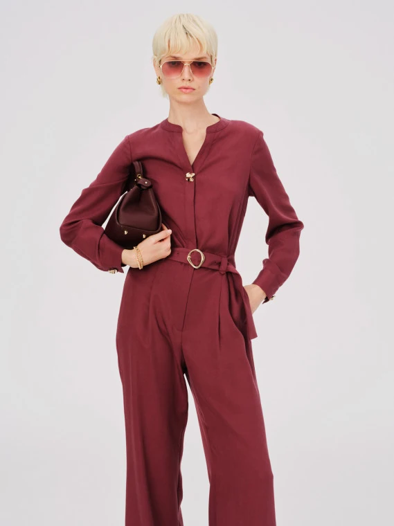 Elegancki burgundowy kombinezon z lyocellu
