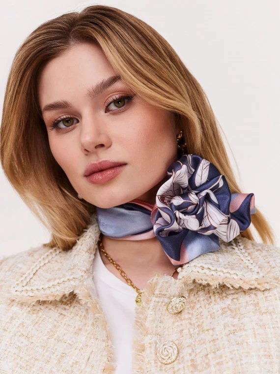 Silk gavroche with white flowers