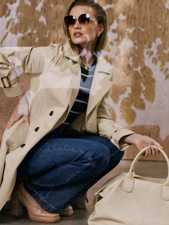 Beige natural leather travel bag