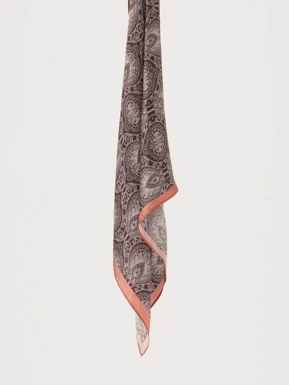 Elegant silk gavroche in abstract pattern