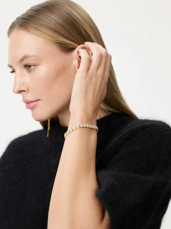 Gold-plated bracelet with zirconia stones
