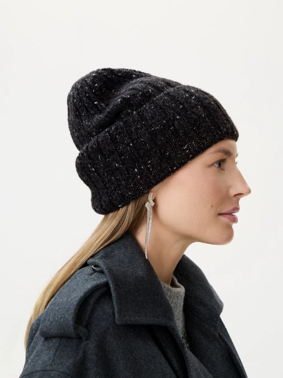 Black woolen hat with sequins