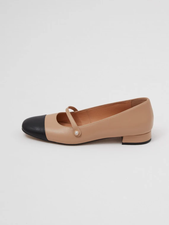 Two-tone leather ballet flats with a decorative strap