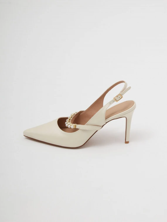 Beige leather pumps with decorative strap