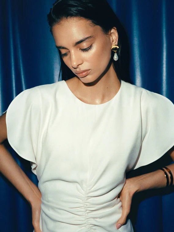Gold-plated earrings with natural pearls