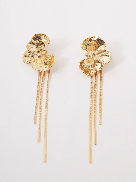 Long earrings with a gold flower