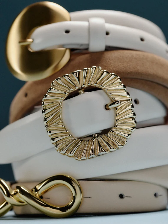 Cream-colored strap made of genuine Bombato leather
