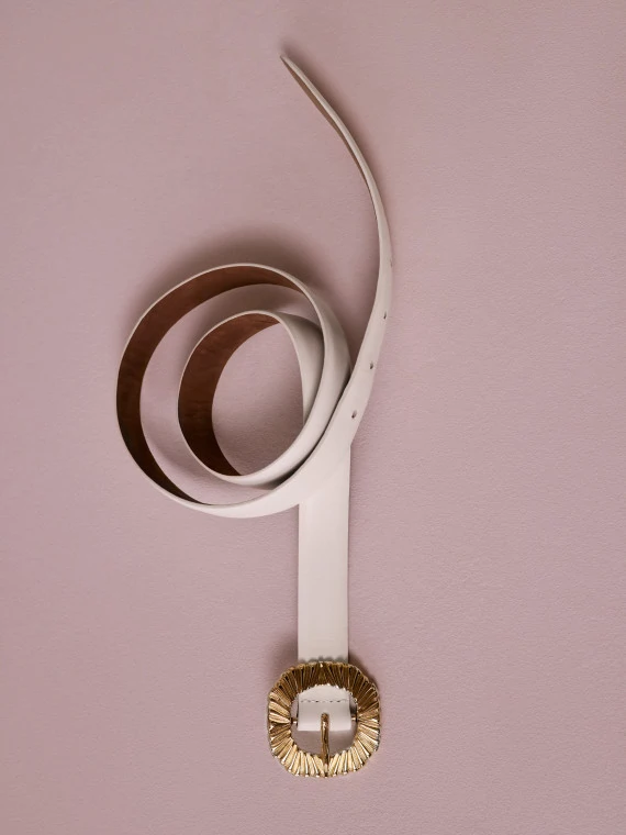 Cream-colored strap made of genuine Bombato leather