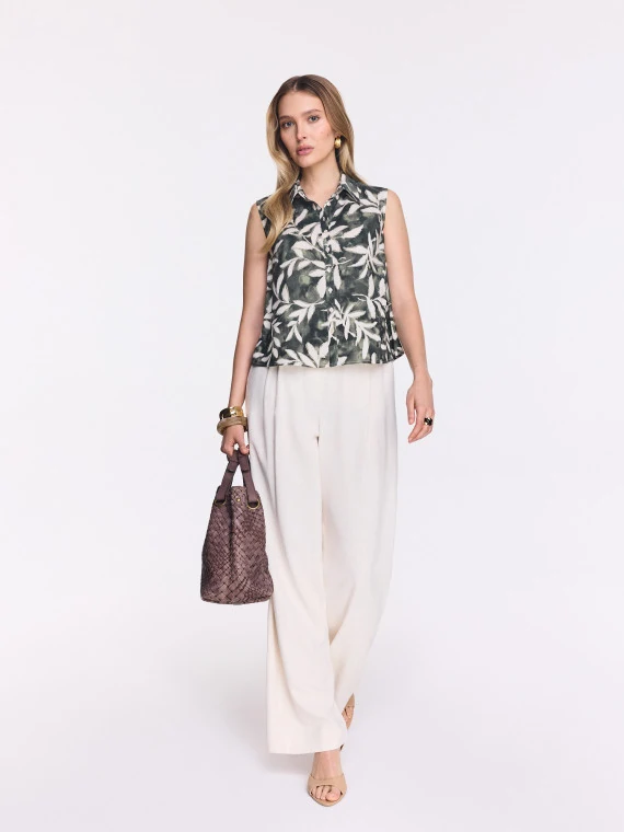 Sleeveless blouse with a floral print