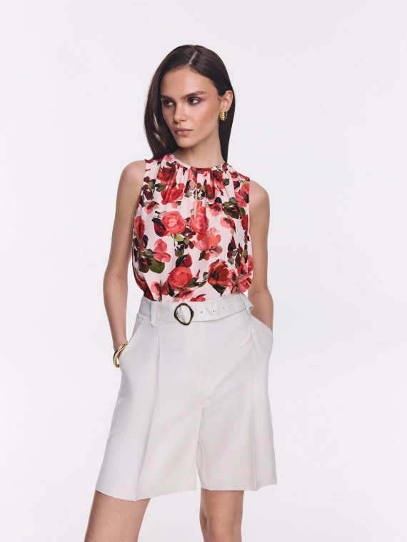 Floral-print blouse with a tie