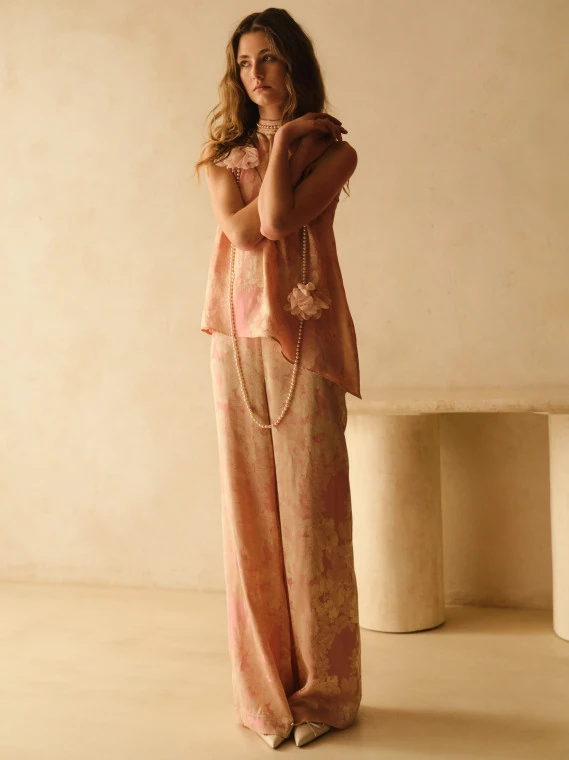 Elegant satin pants with floral print