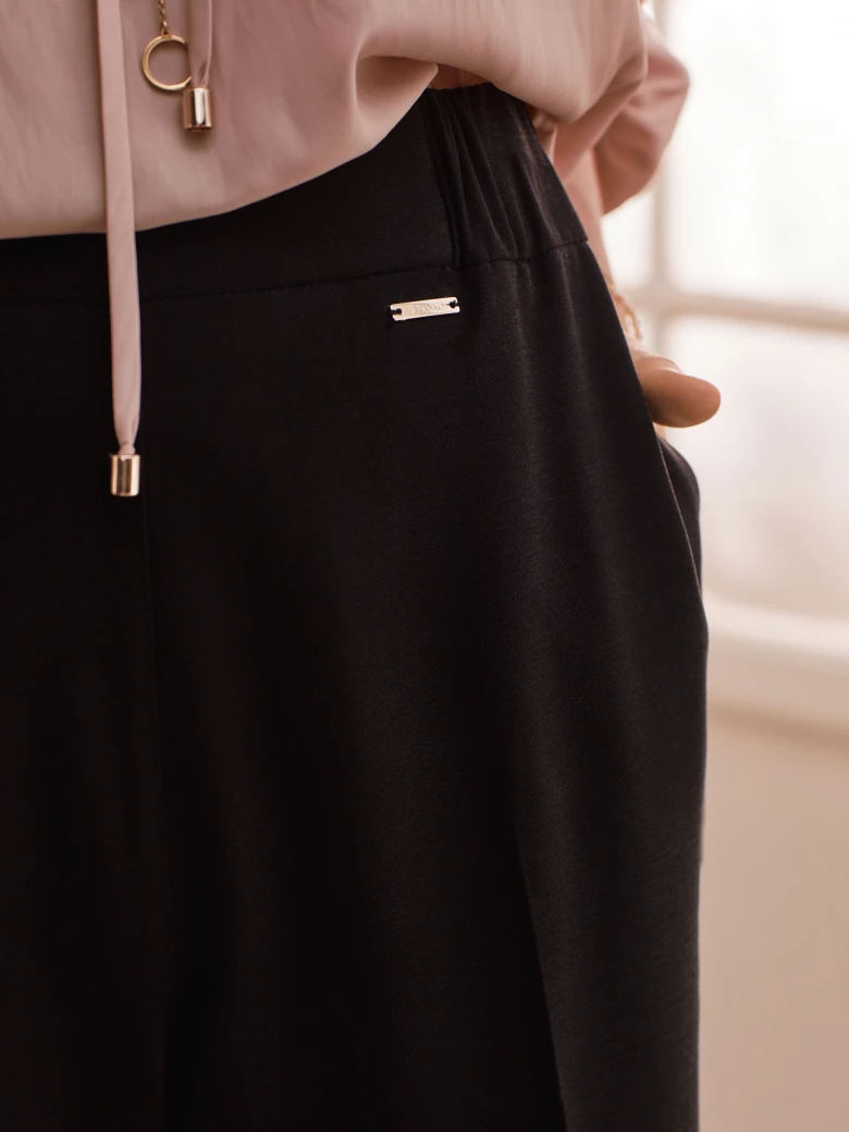 BLACK PANTS WITH STRAIGHT LEG