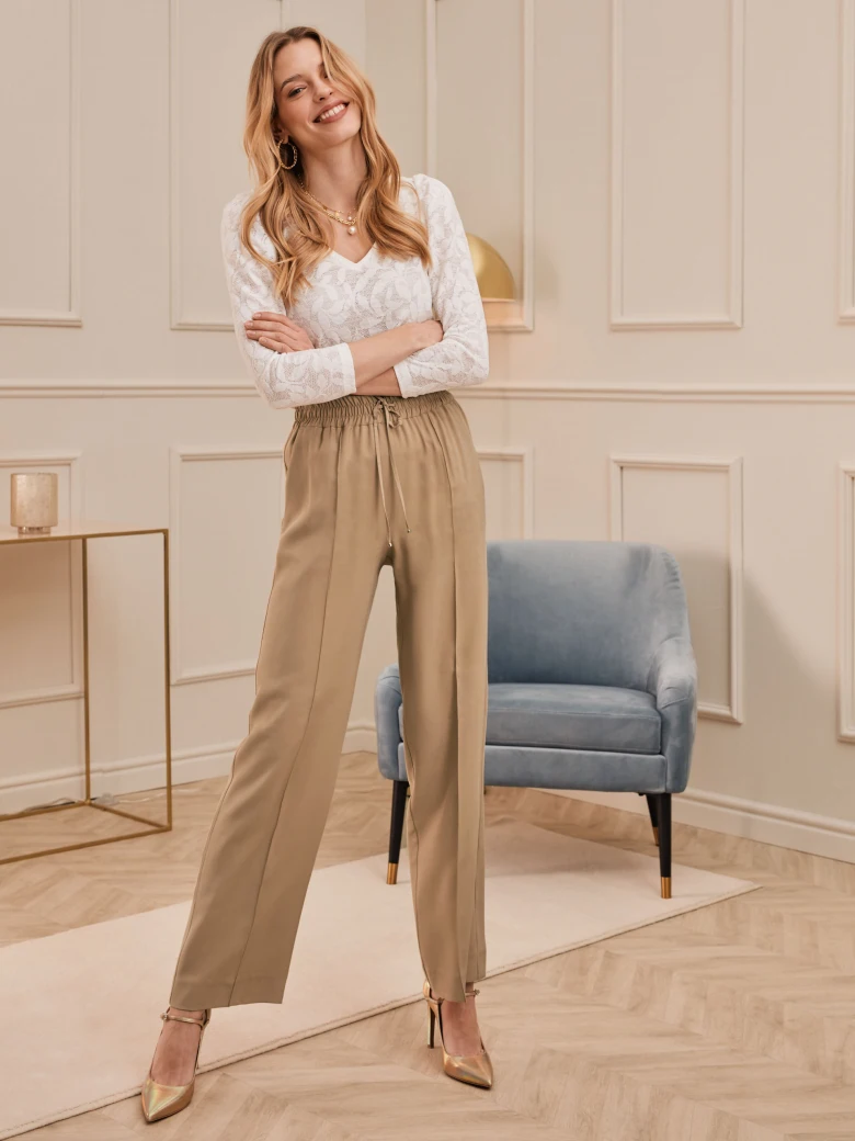 CARAMEL PANTS WITH FLARED LEGS