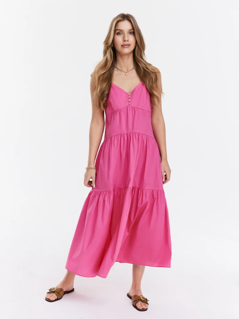 Długa różowa sukienka na ramiączkach