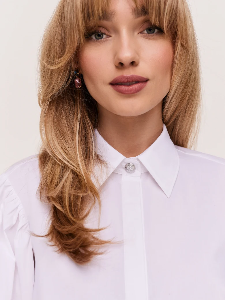 Elegant white shirt with buff sleeves