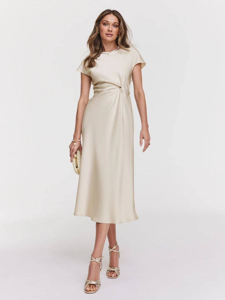 Elegant knee-length dress with waist crease