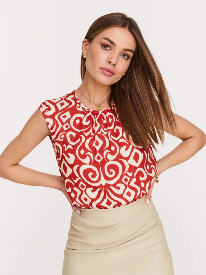 Cream fitted faux leather skirt