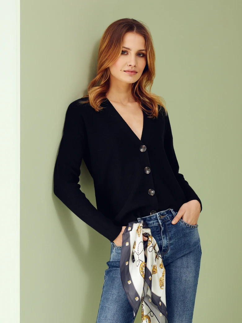 CARDIGAN WITH BIG BUTTONS