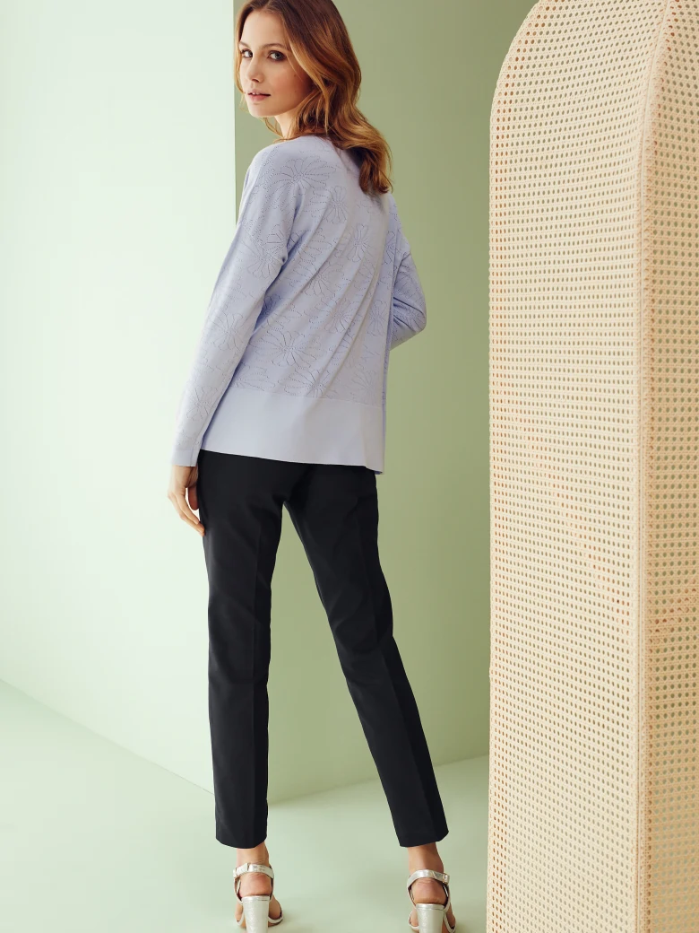 SWETER Z OBNIŻONĄ LINIĄ RAMION