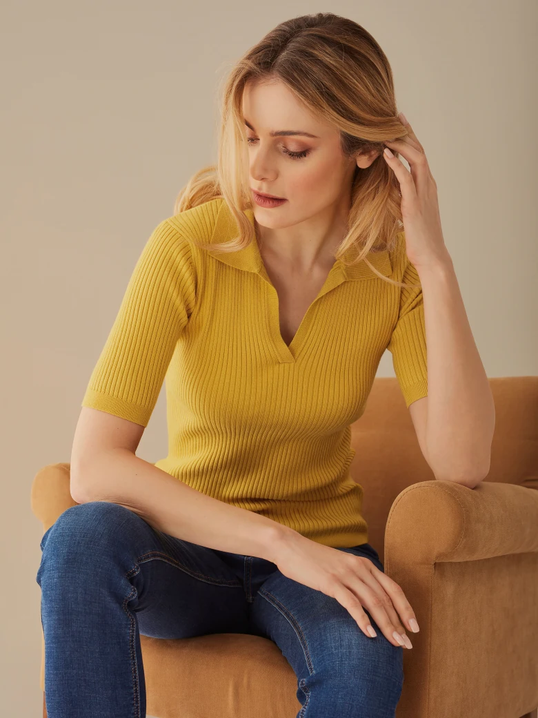 FITTED KNIT RIBBED SWEATER