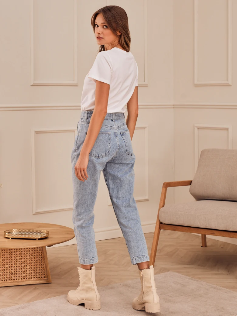 WHITE T-SHIRT WITH APPLIQUE