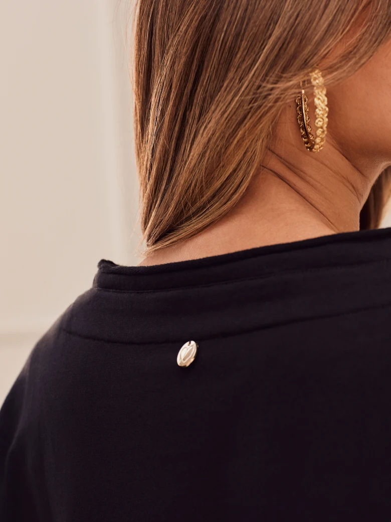 BLACK BLOUSE WITH SHORT SLEEVES
