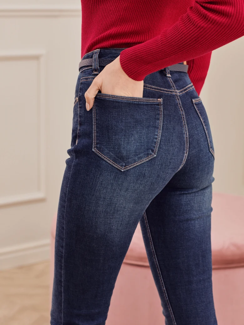 NAVY BLUE FITTED JEANS