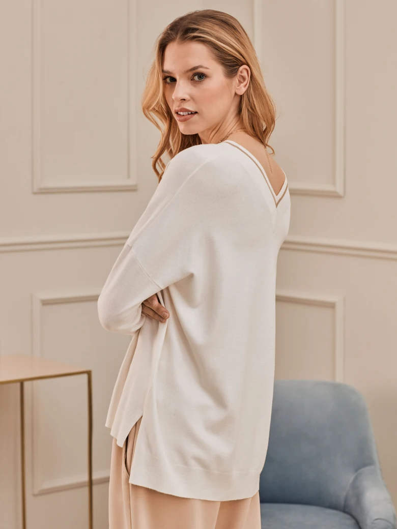 WHITE SWEATER WITH V NECKLINE