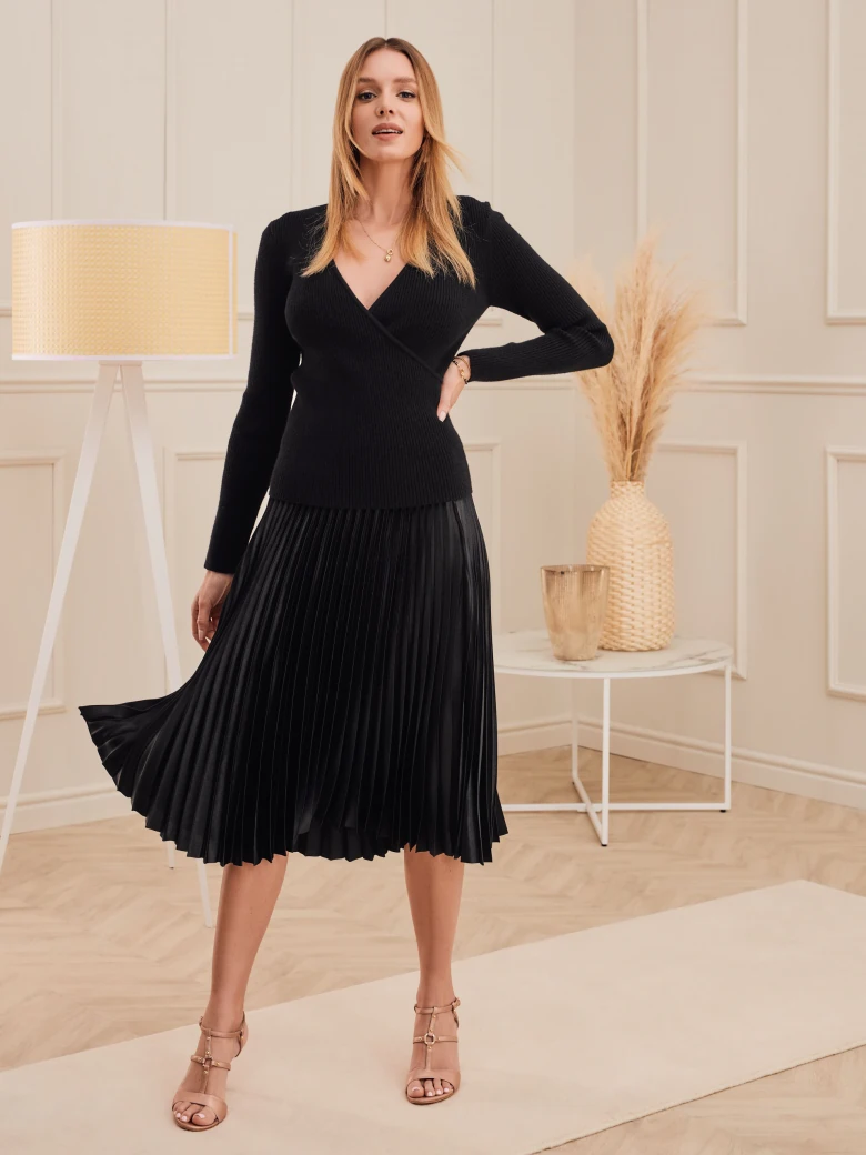 ENVELOPE BLACK SWEATER