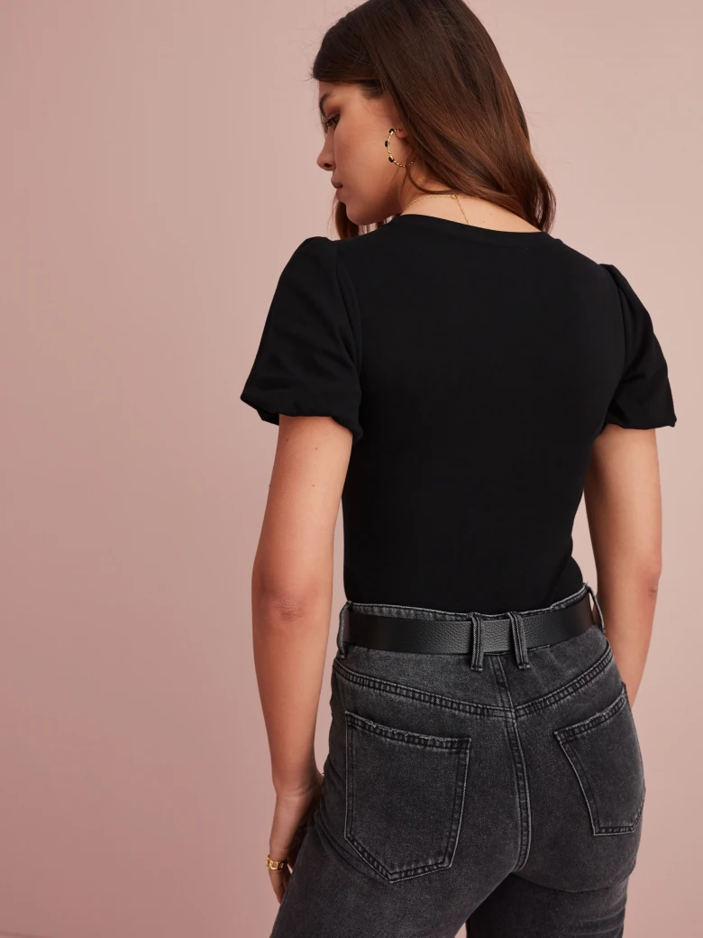 BLACK BODY WITH PUFF SLEEVES
