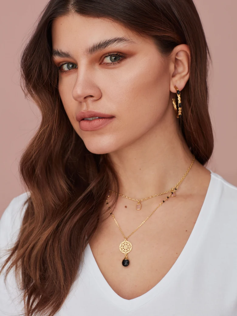 WHITE BLOUSE WITH V NECKLINE