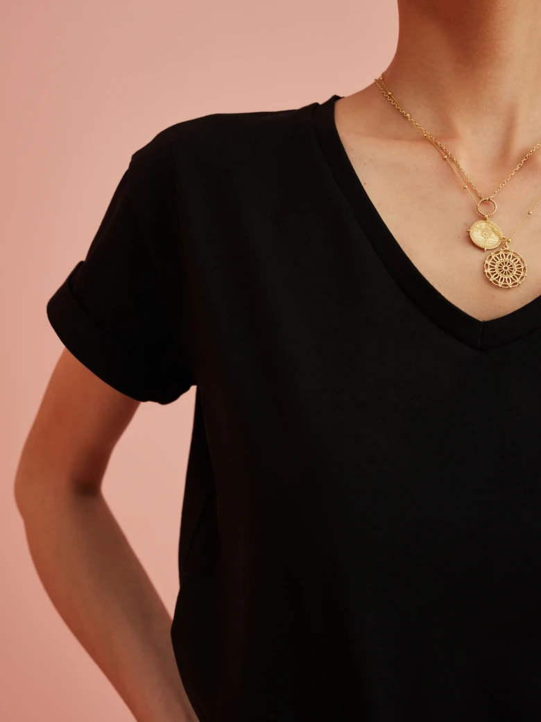 BLACK T-SHIRT WITH V NECKLINE