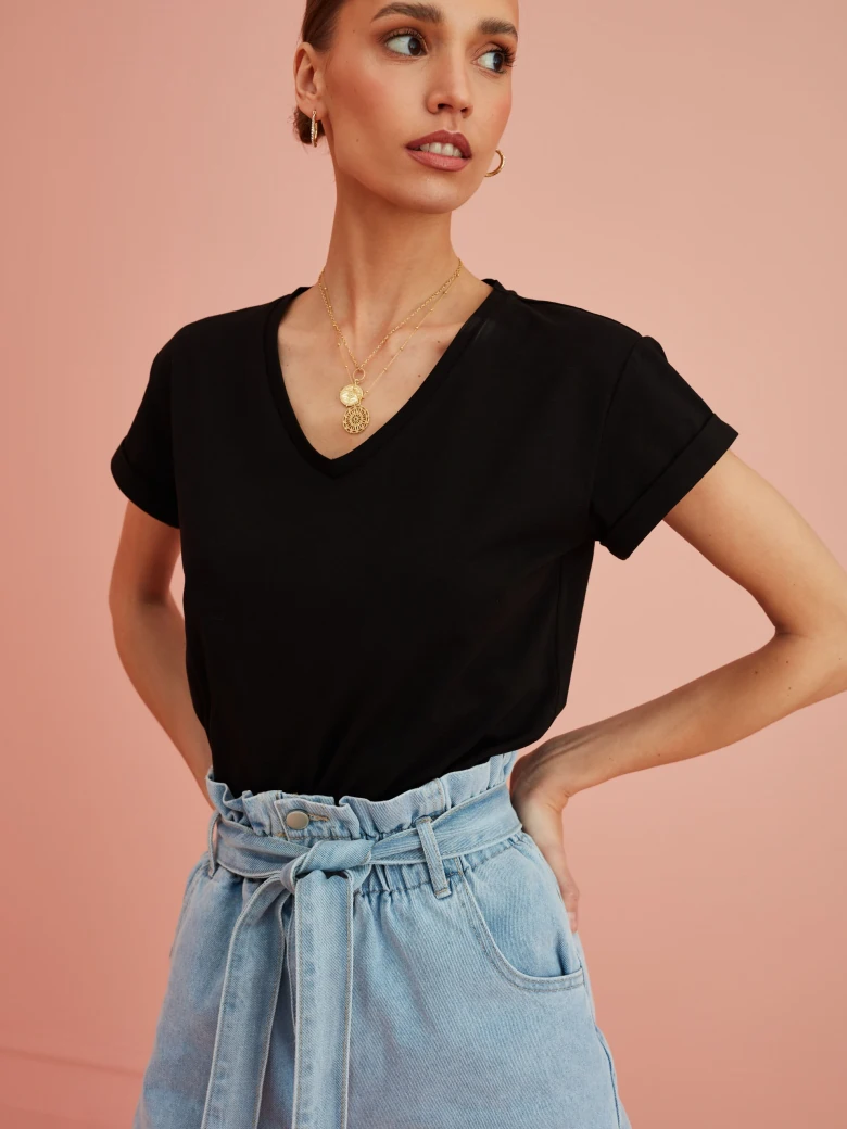 BLACK T-SHIRT WITH V NECKLINE