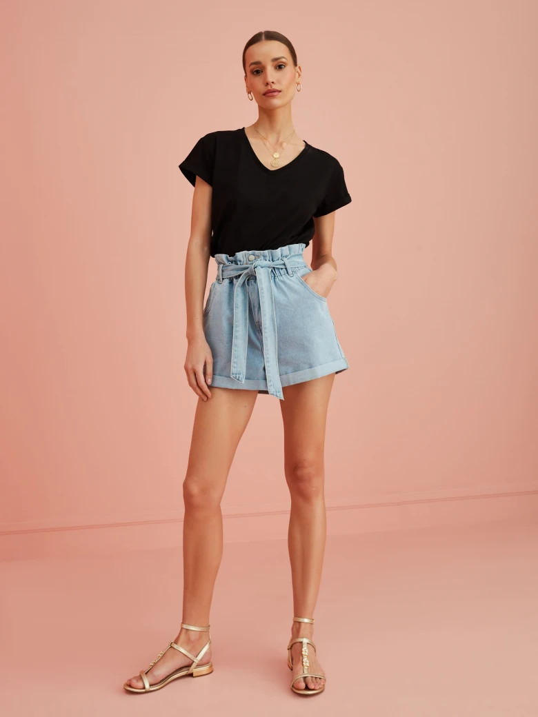 BLACK T-SHIRT WITH V NECKLINE