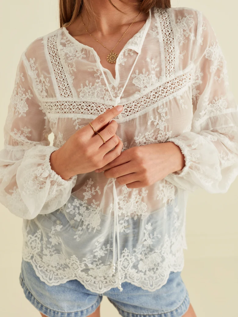 WHITE LACE BLOUSE