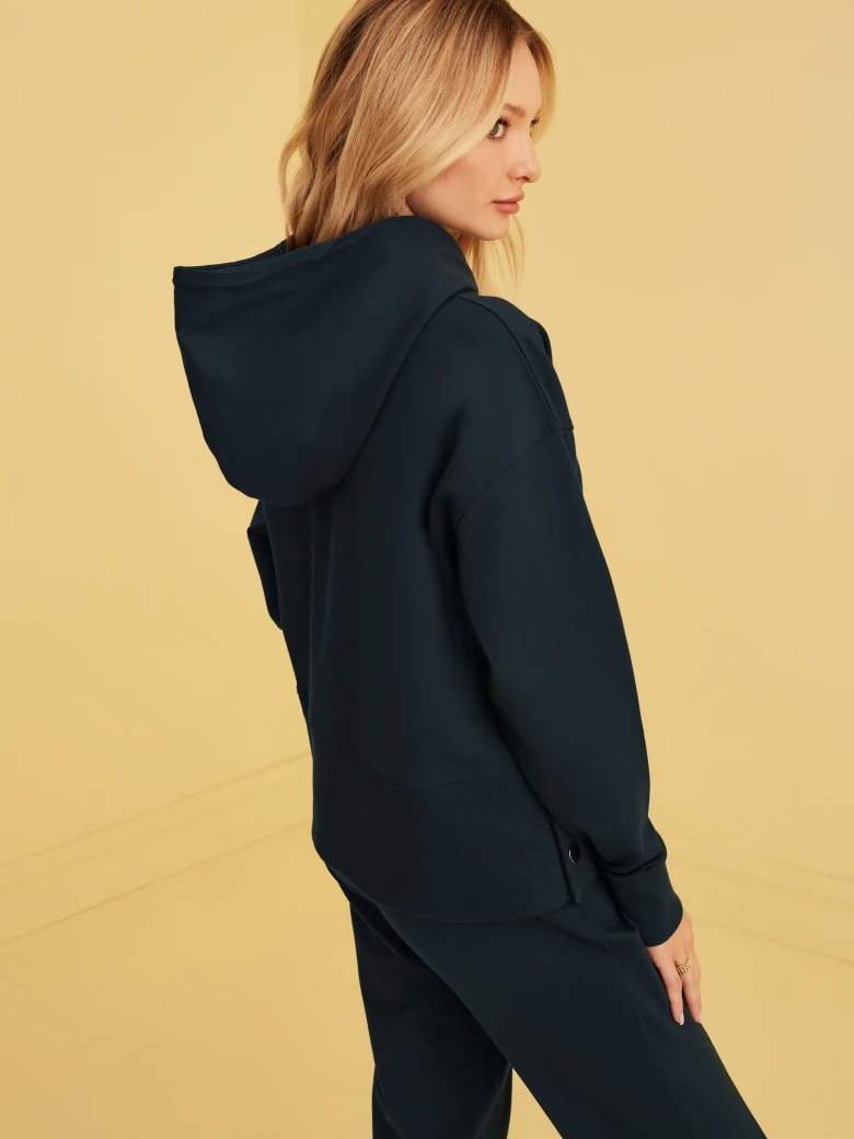 GRANATOWA BLUZA Z KAPTUREM
