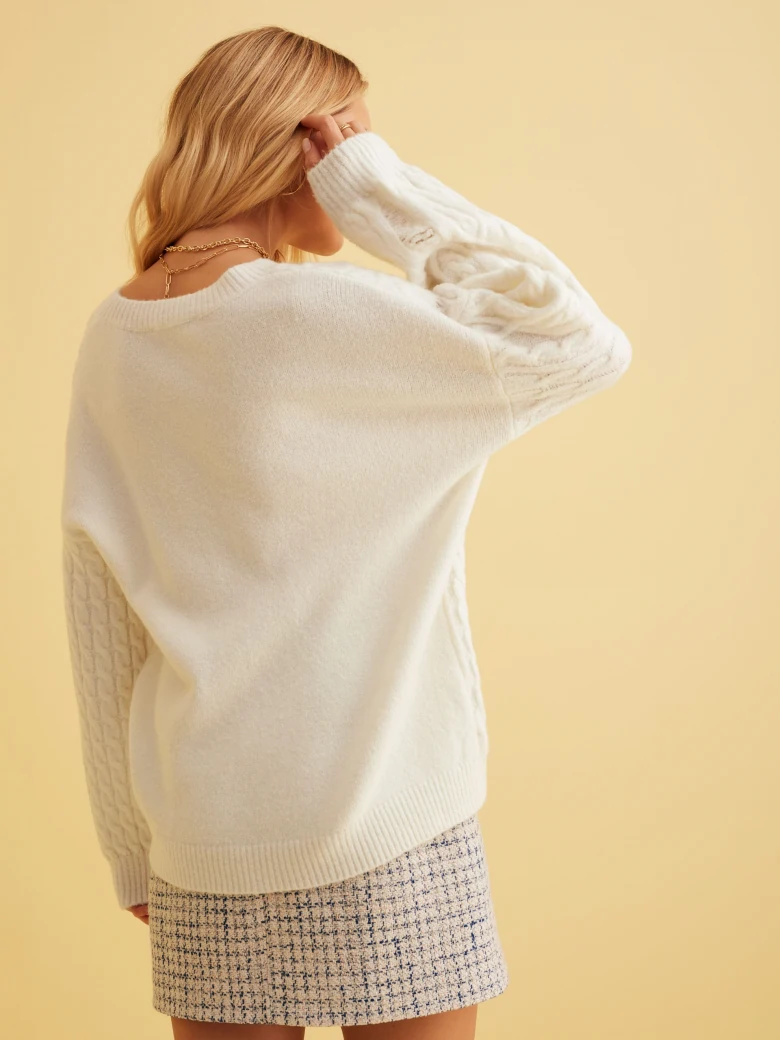 BRIGHT SWEATER WITH A PLAID WEAVE