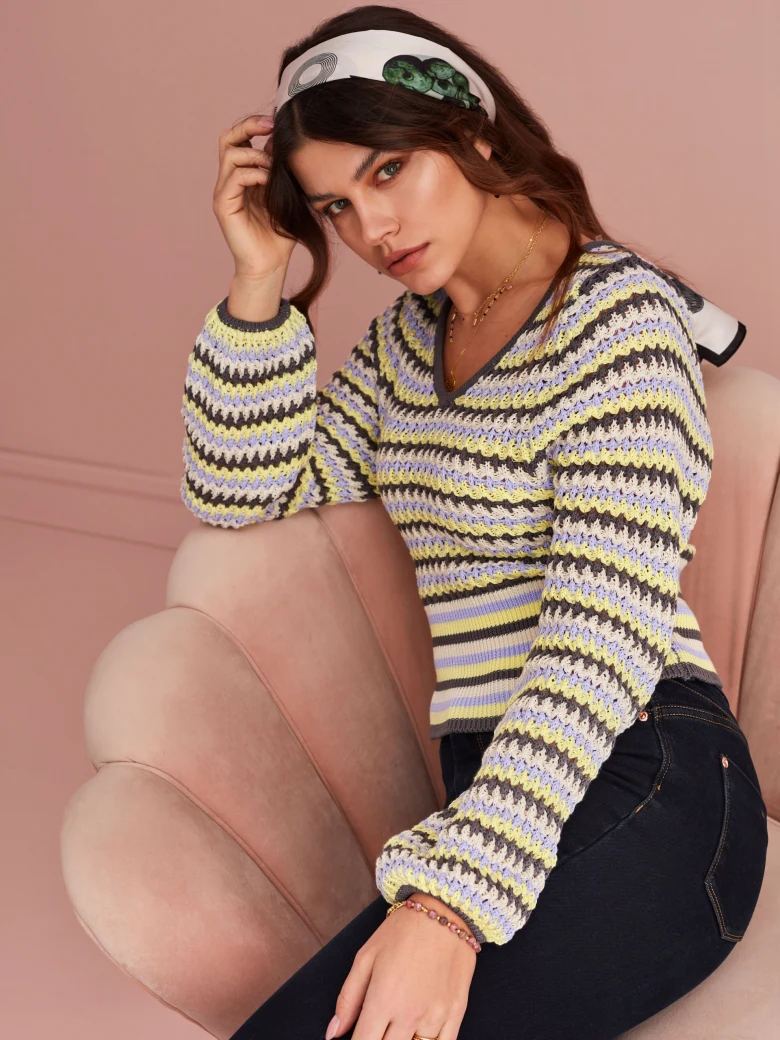 SWETER W PASKI