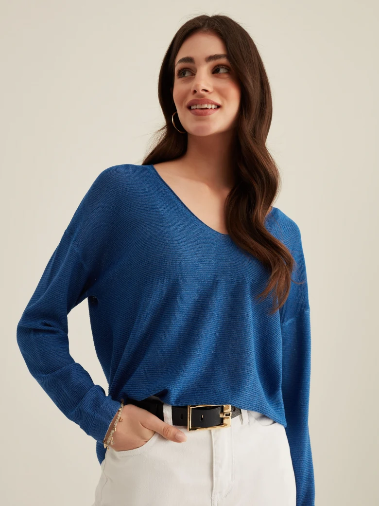 GRANATOWY SWETER Z DEKOLTEM V
