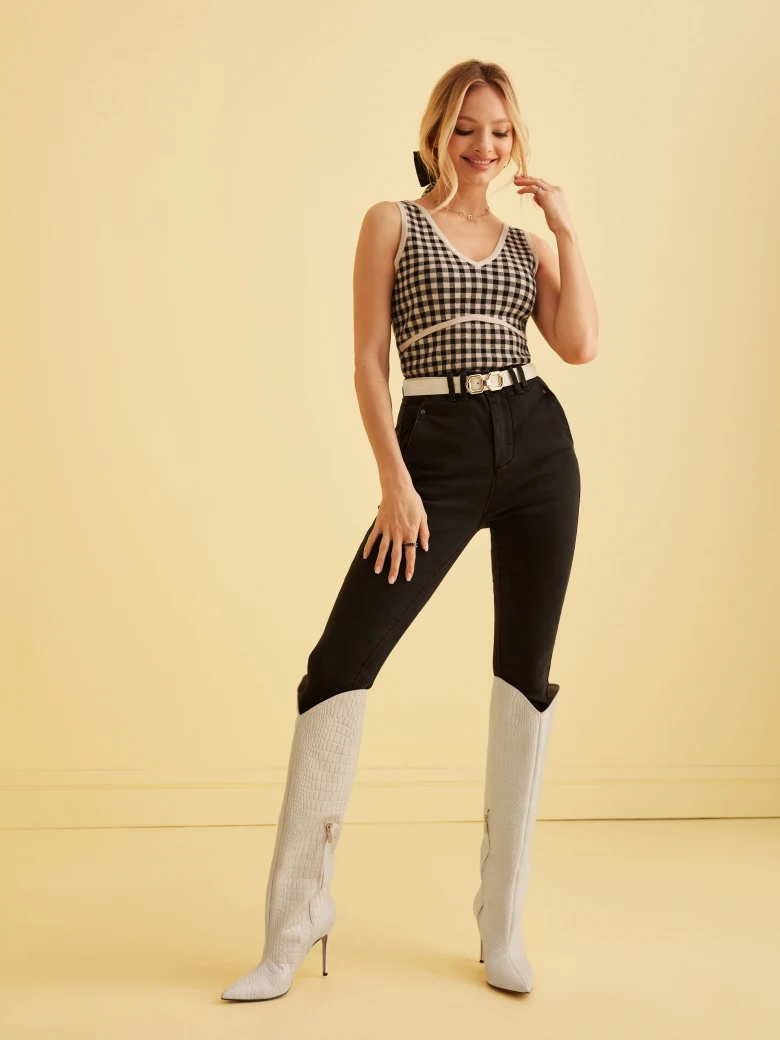 BLACK AND WHITE CHECKED KNITTED TOP