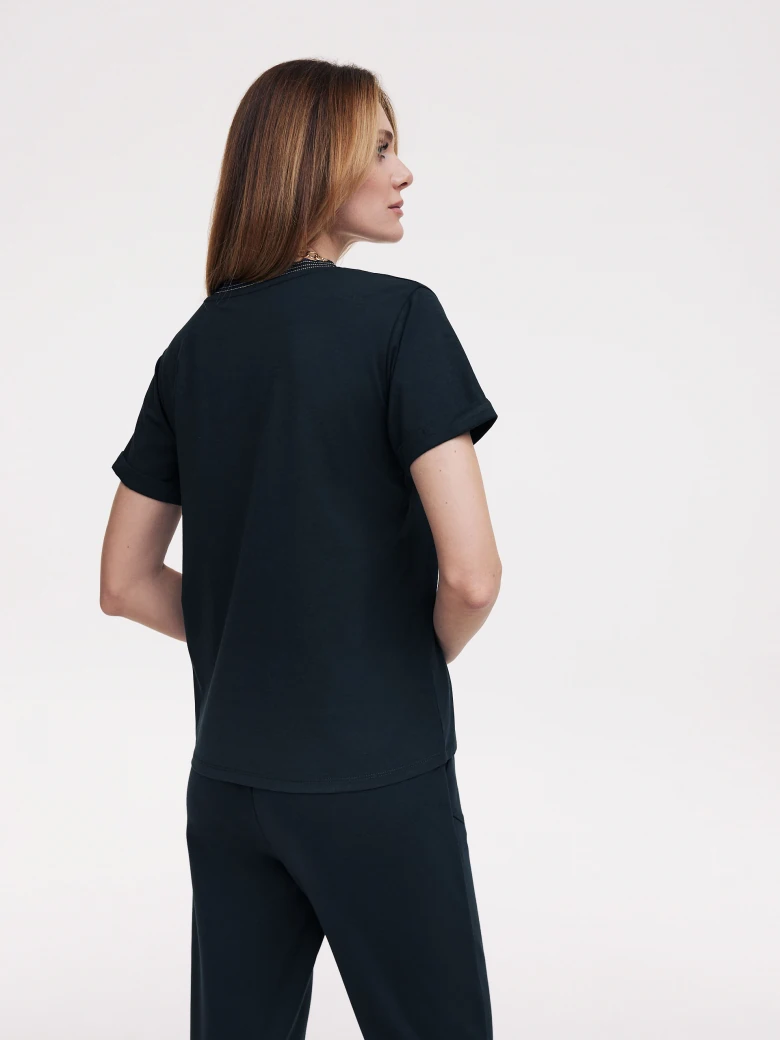 Granatowy T-shirt z dekoltem V