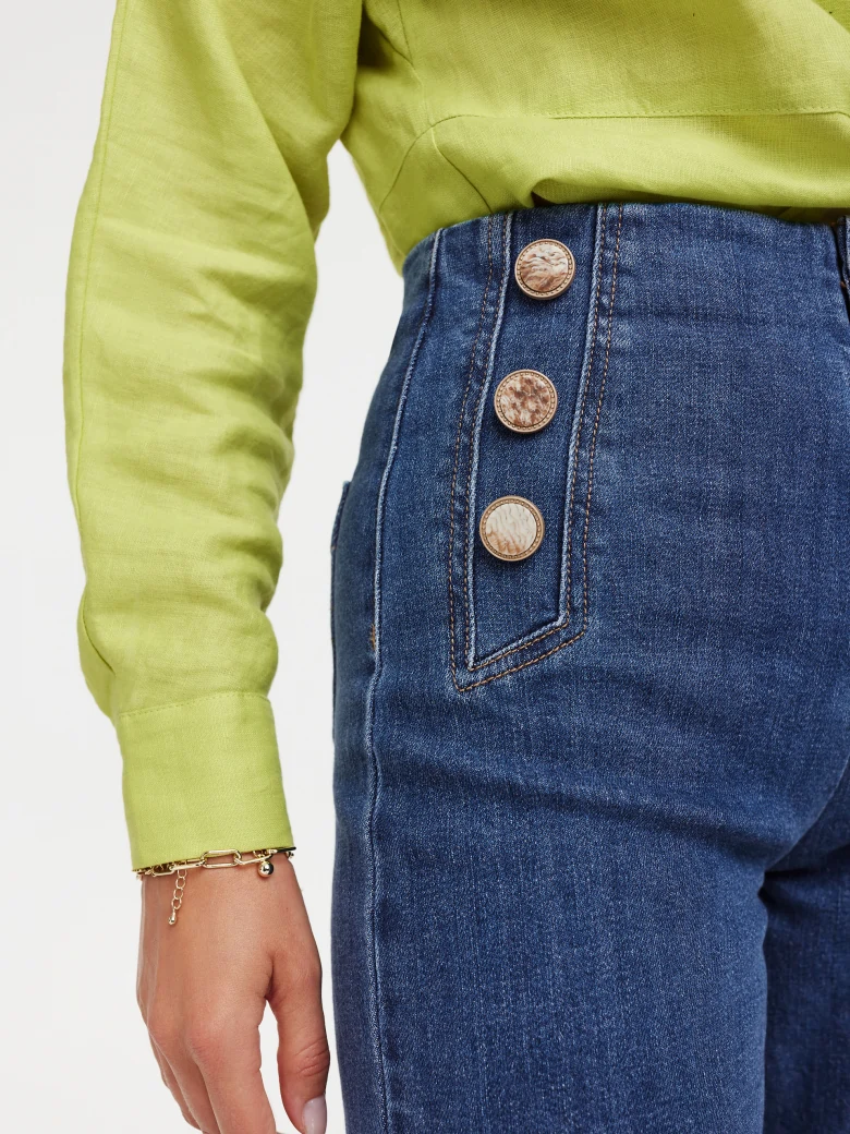 Linen shirt in pistachio color