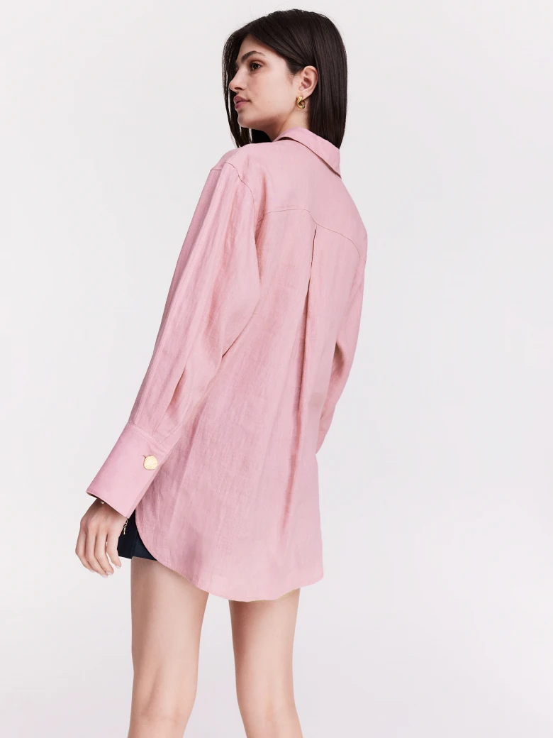 Light pink shirt with oversize cut