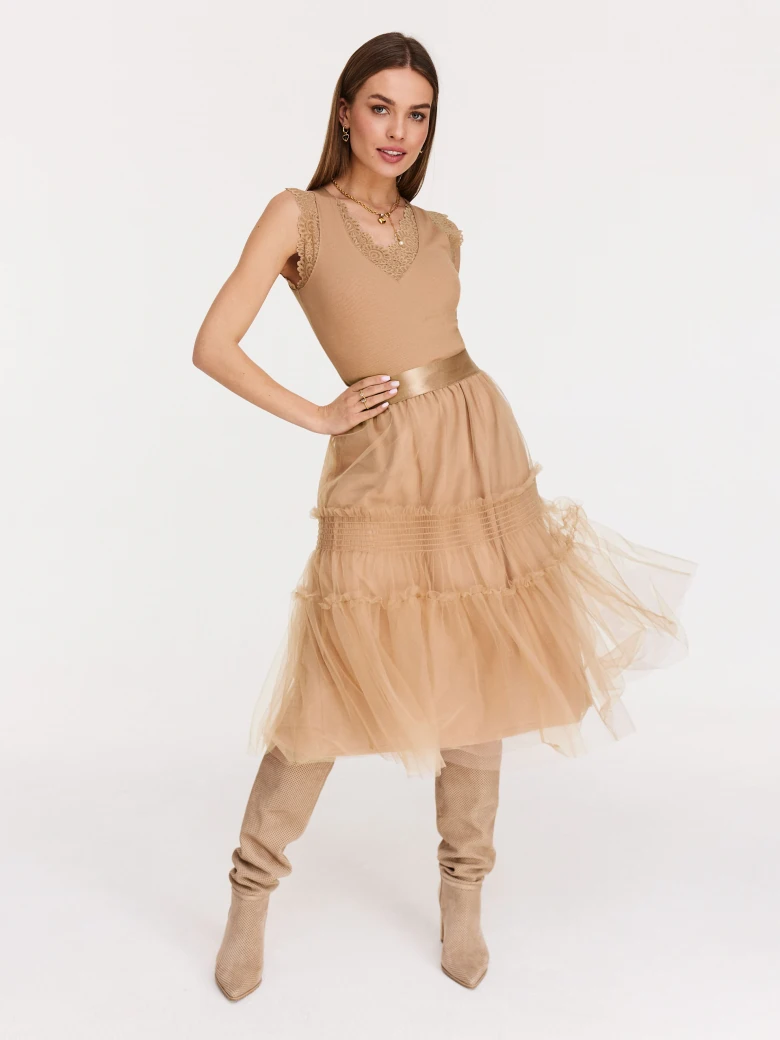 Blouse in a warm shade of beige with lace