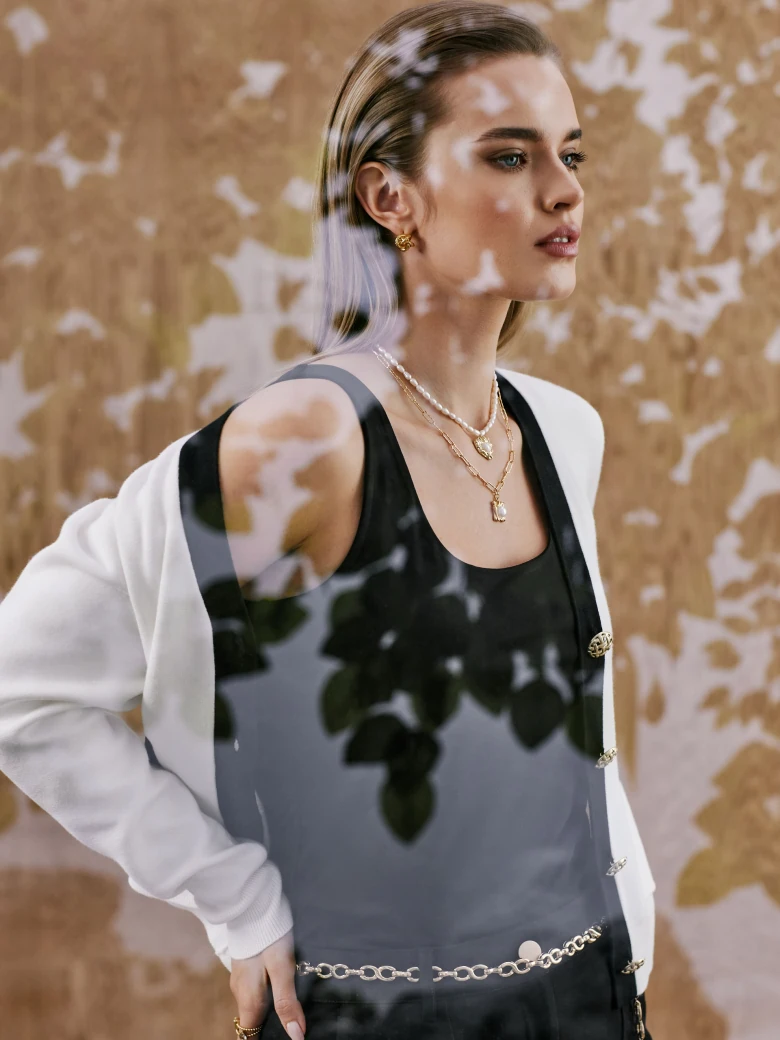 Minimalist black top with cotton