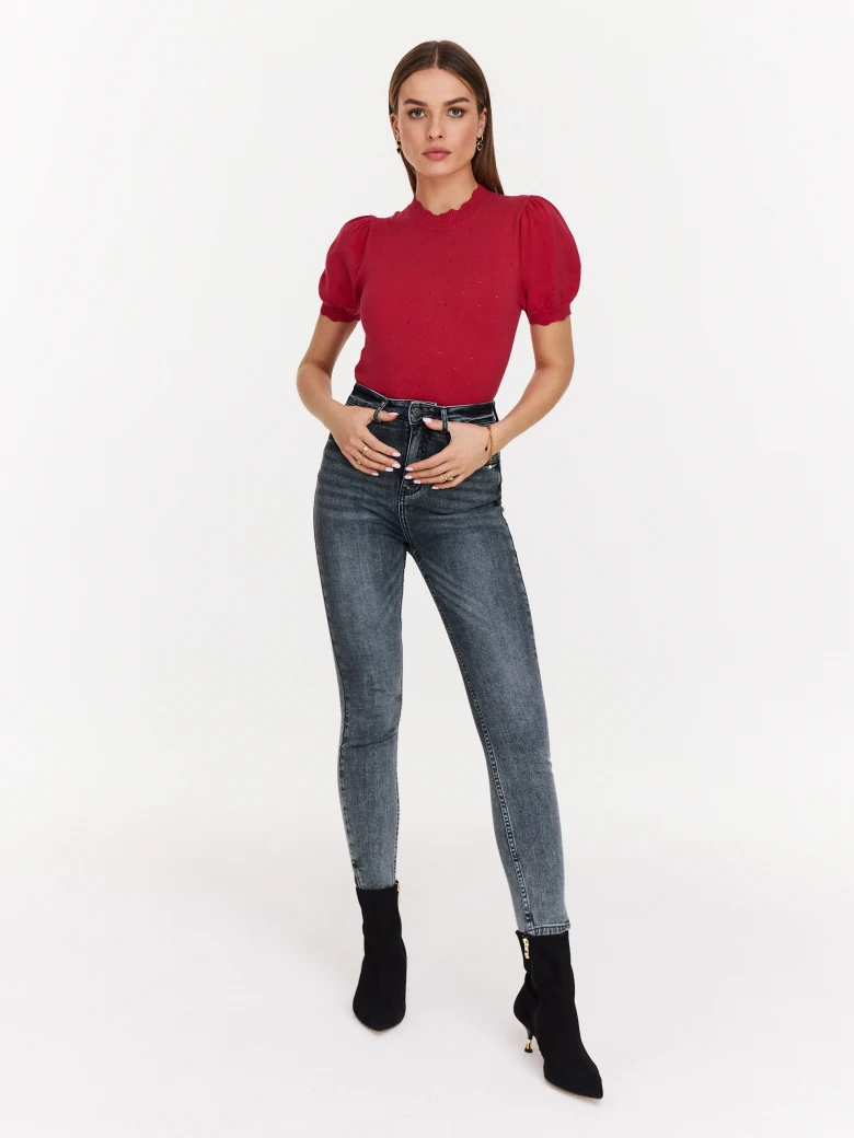 Short-sleeved sweater in a shade of fuchsia