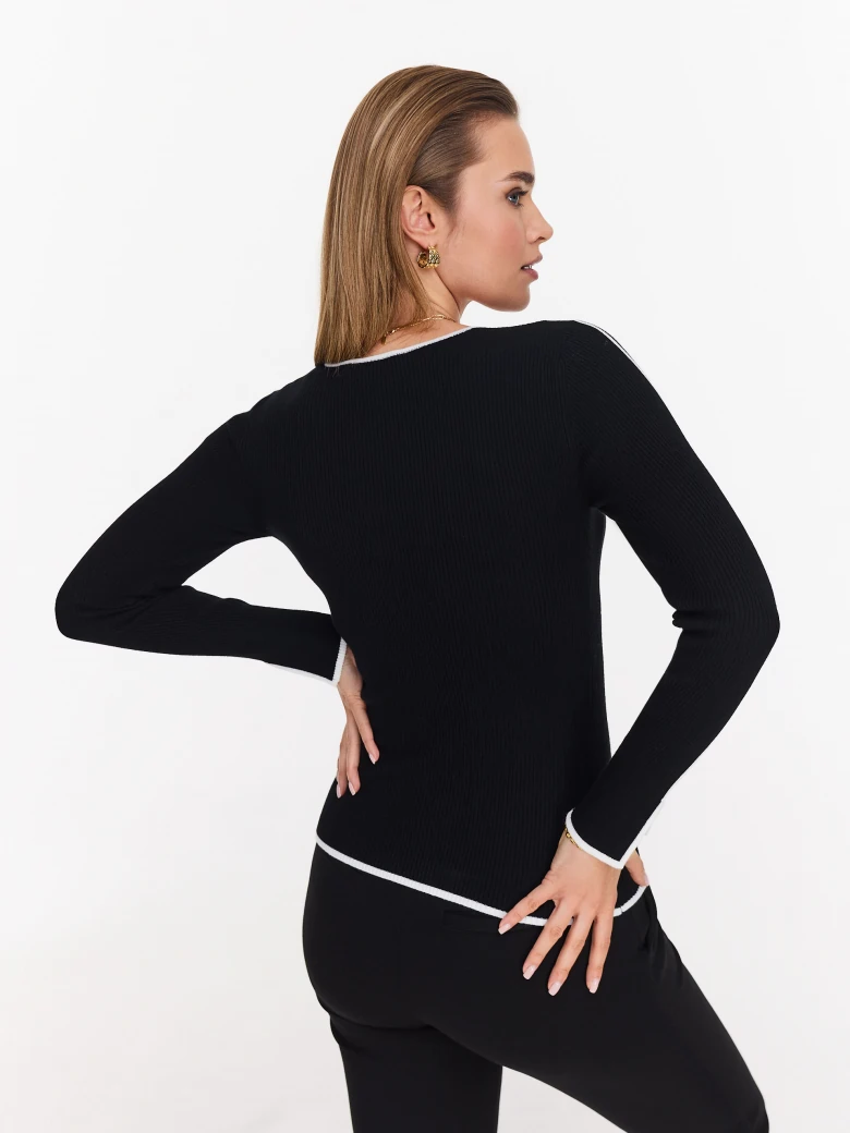 Fitted black sweater with trimmings