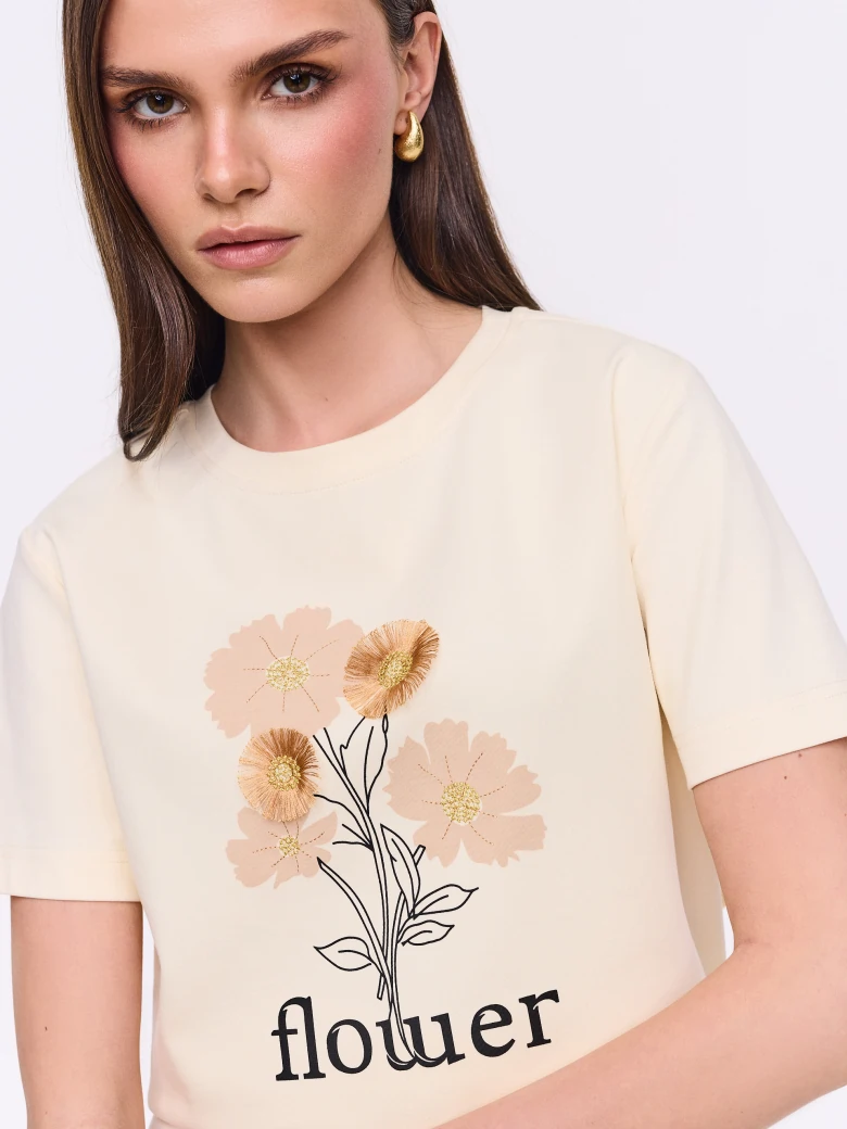 Cream cotton T-shirt with a three-dimensional appliqué